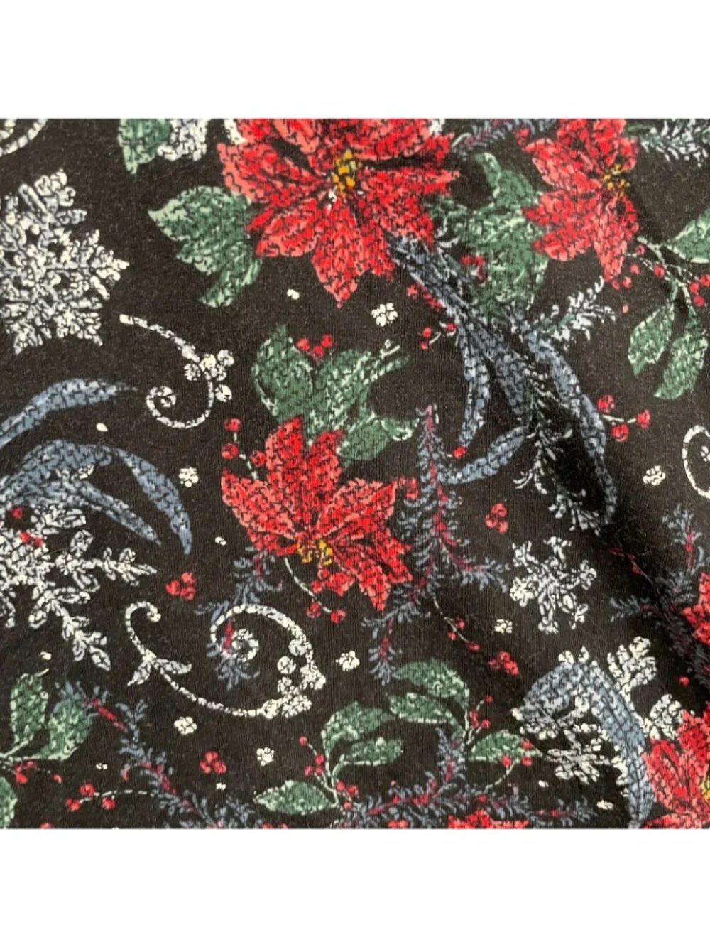 Catherines Top Womens 5X Dark Floral Christmas Holiday Winter Festive Poinsettia